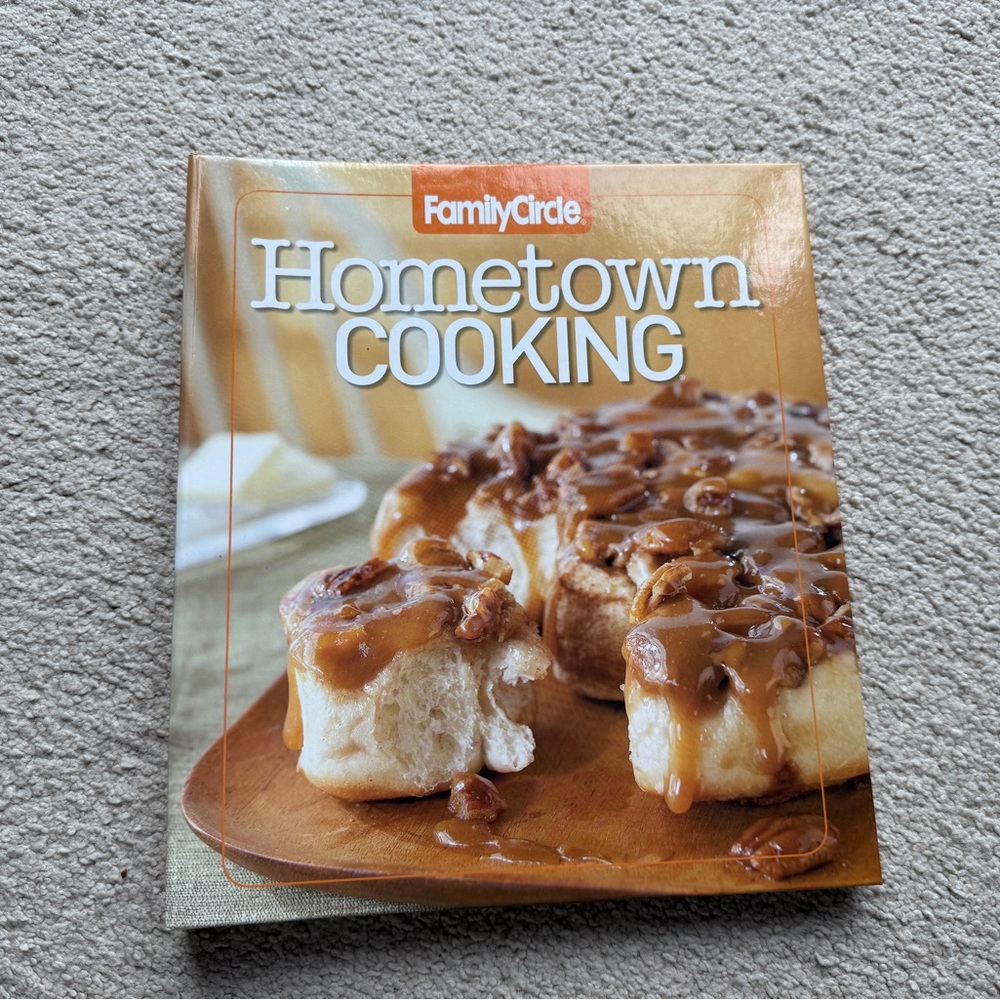 Family Circle Hometown Cooking Spiral-bound Editors of Family Circle Cook Book